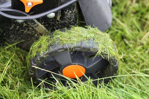 technik nassen rasen mähen