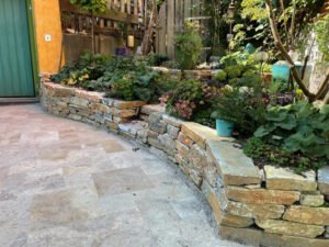 Referenzbild mit Mauer