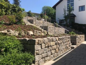 Referenzbild von Aufstieg mit Mauer